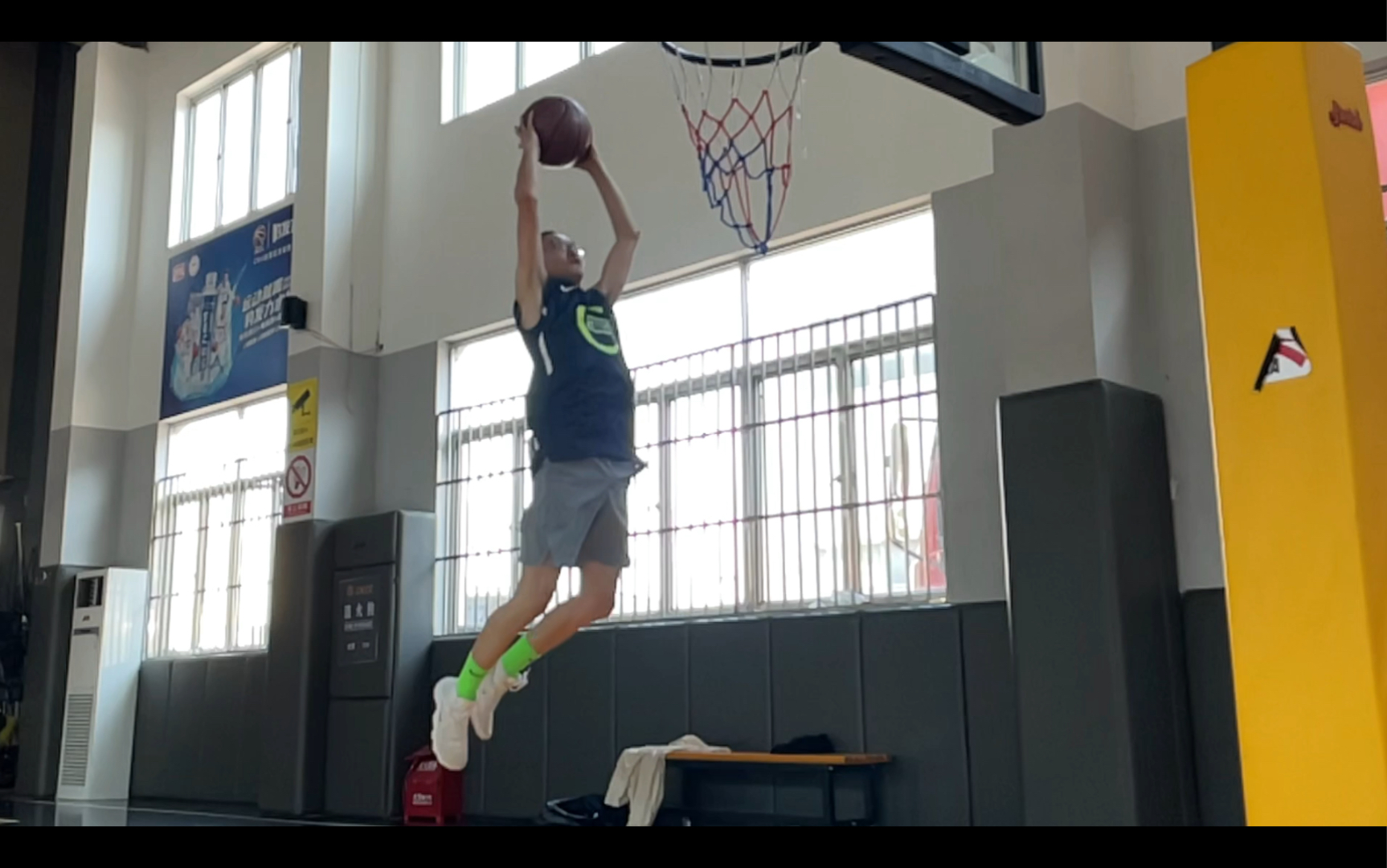 小学生灌篮体验_哔哩哔哩_bilibili