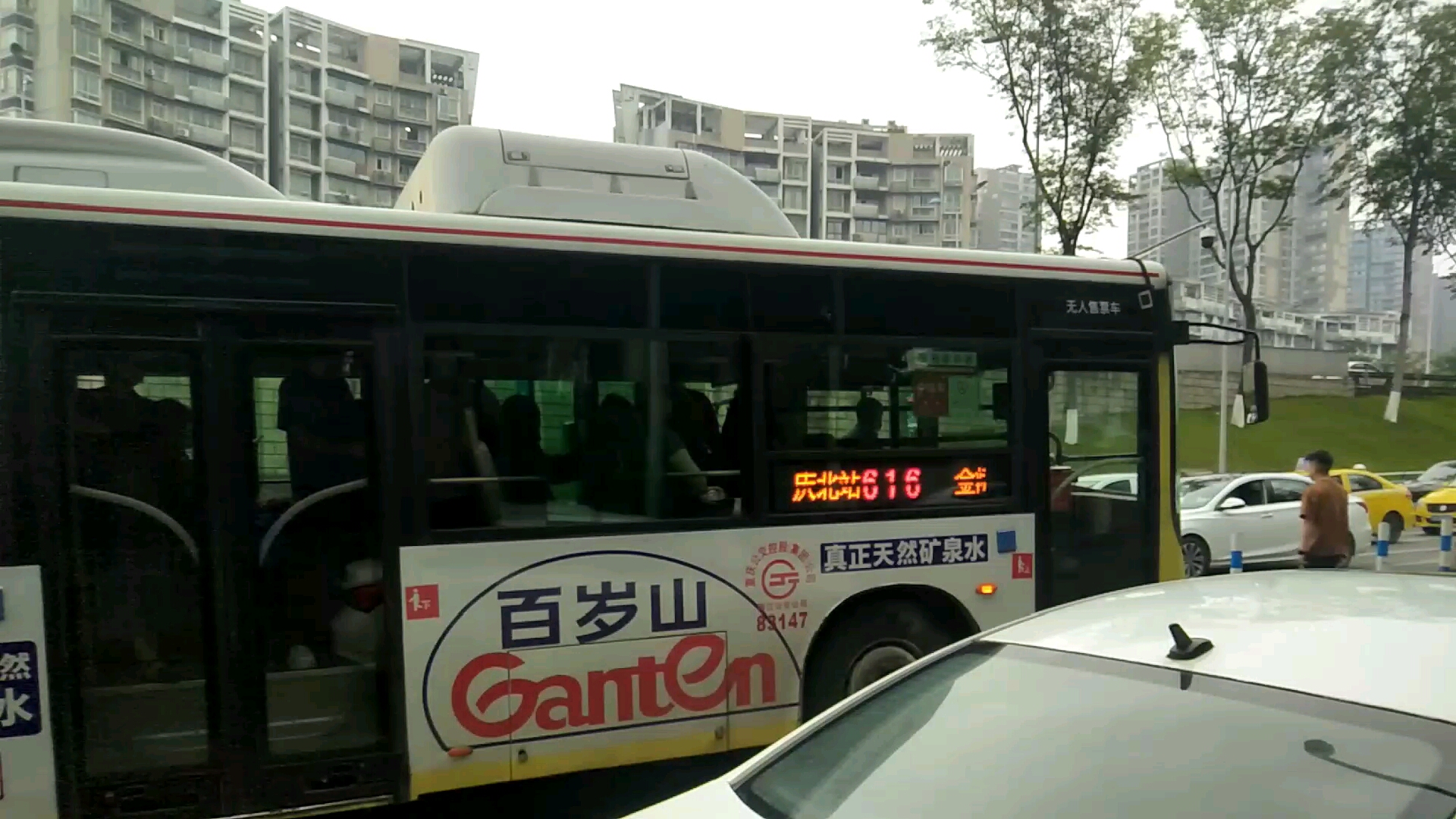 两路地区,轨道回兴站的重庆公交