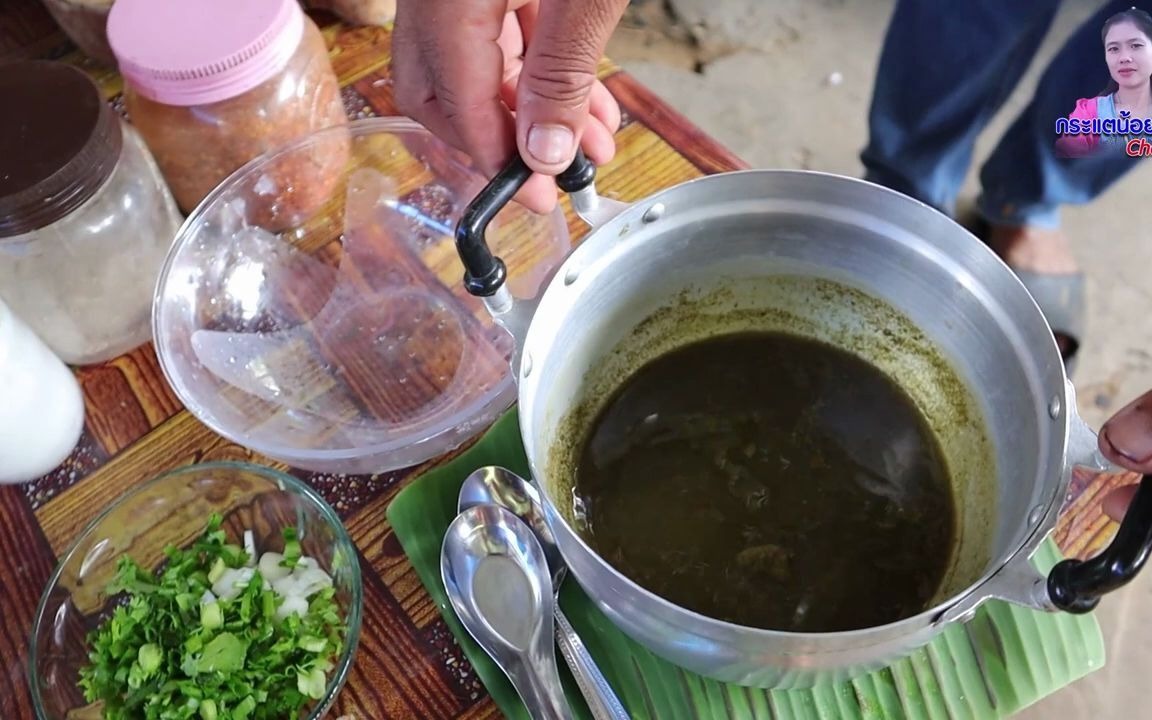 k姐製作泰式生炙牛肉和生牛肝搭配泰式牛膽汁辣椒水給老公吃