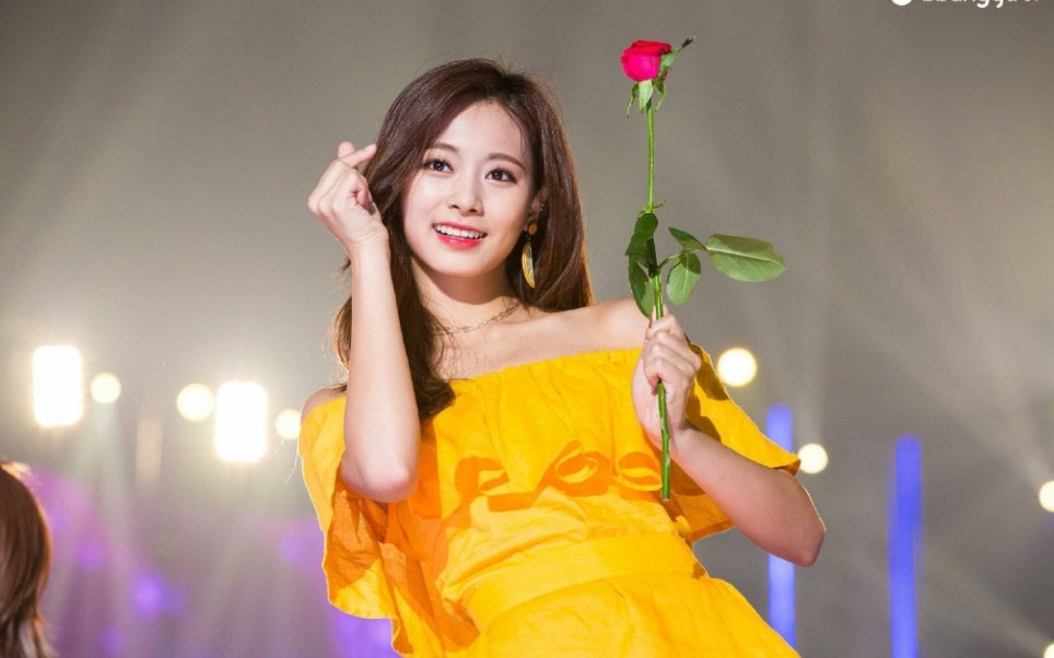 【周子瑜】日本街头采访之因为子瑜才知道的中文【TWICE】_哔哩哔哩_bilibili