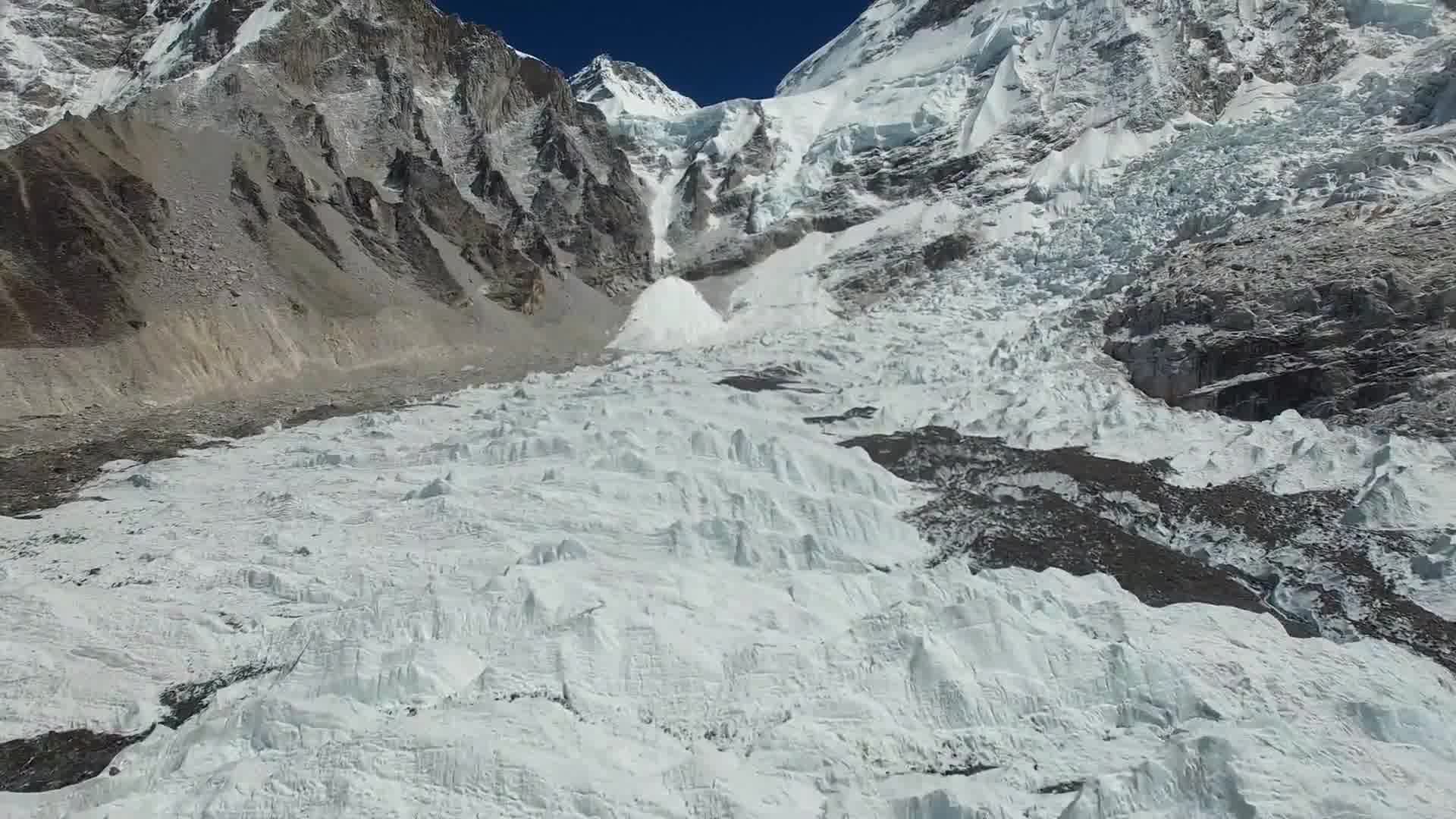 航拍喜马拉雅山珠穆朗玛峰 珠峰大本营哔哩哔哩bilibili