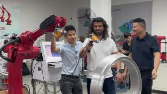 土耳其客户过来参观六轴机器人