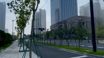 Tải video: 每天上下班的路线一样，马不停蹄的脚步一样；但是风景不一样，心情不一样