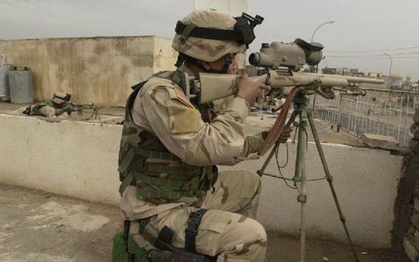 火爆战争大片,狙击手远距离精准打击