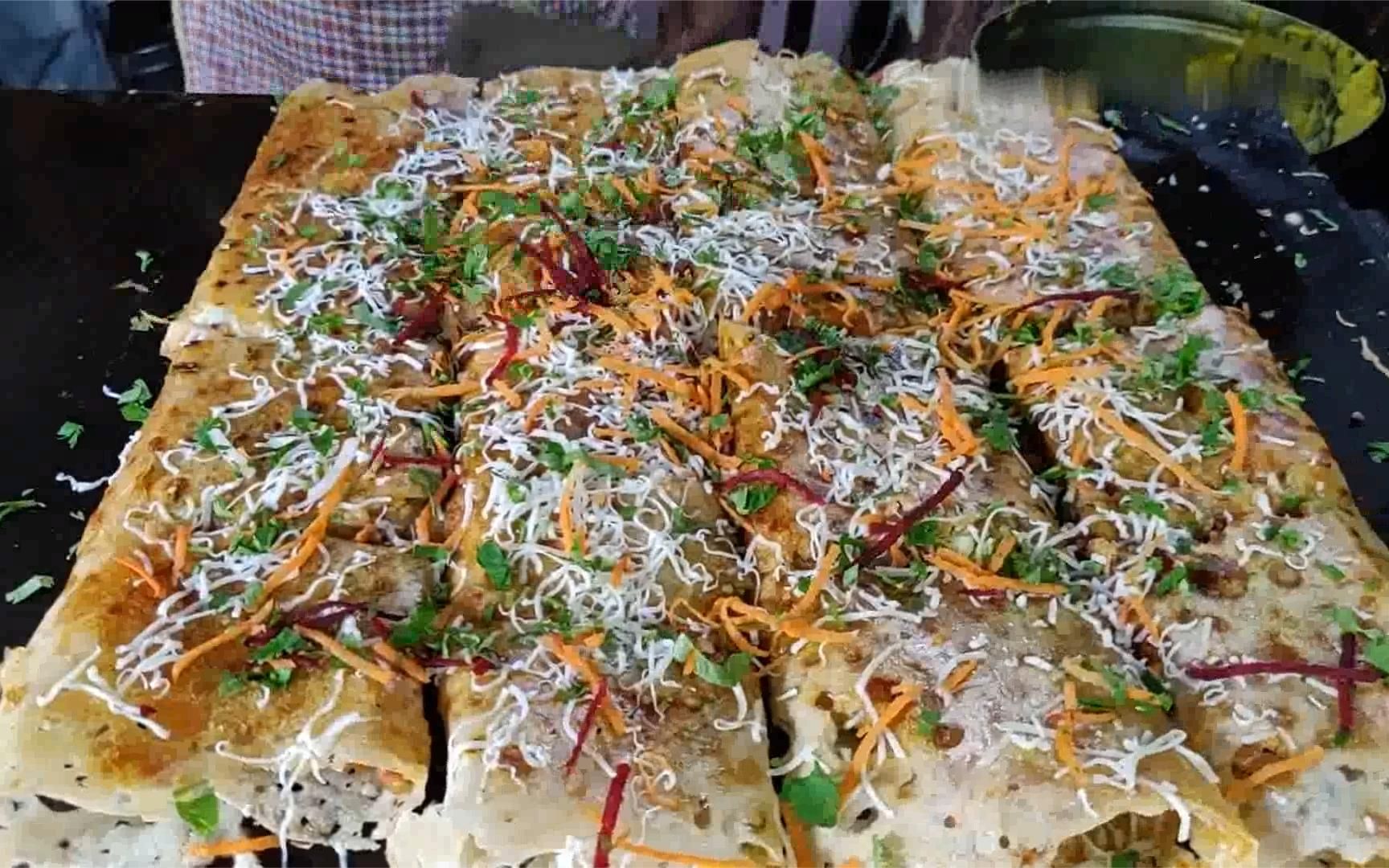 印度的巨无霸煎饼果子,五颜六色的调料不要钱的加,厉害了_哔哩哔哩_bi