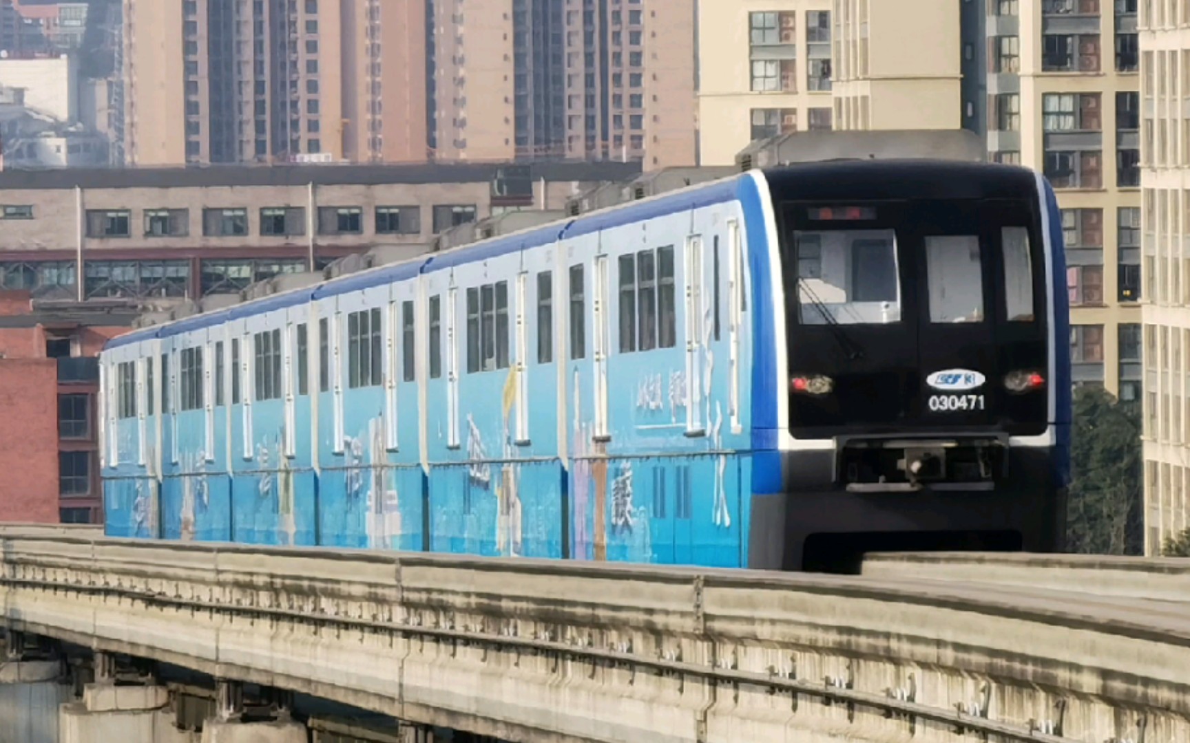 重庆地铁三号线轻轨图片