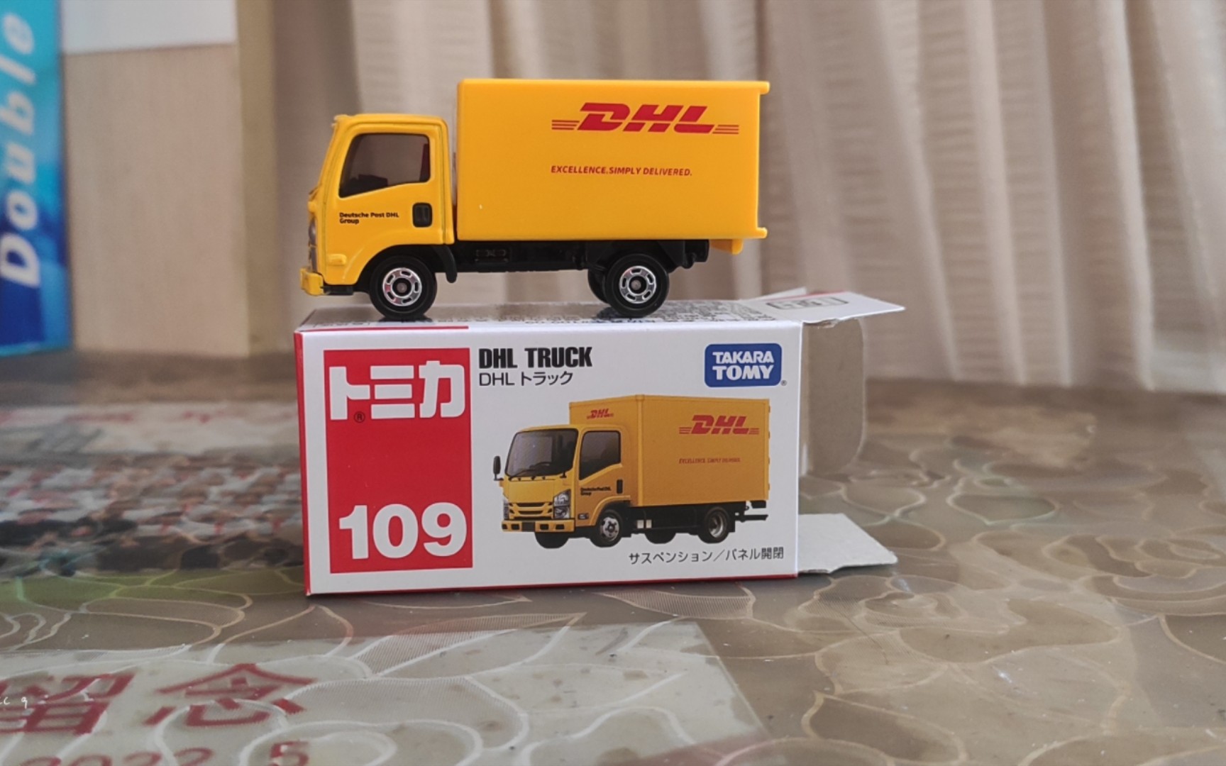 多美卡红白盒109号:dhl运输卡车开盒测评.