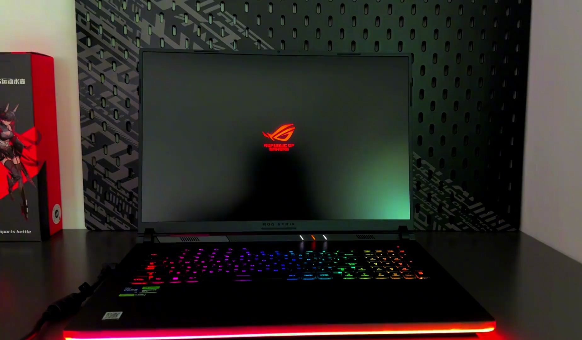 普普通通rog枪神8plus超竞版顶配开机