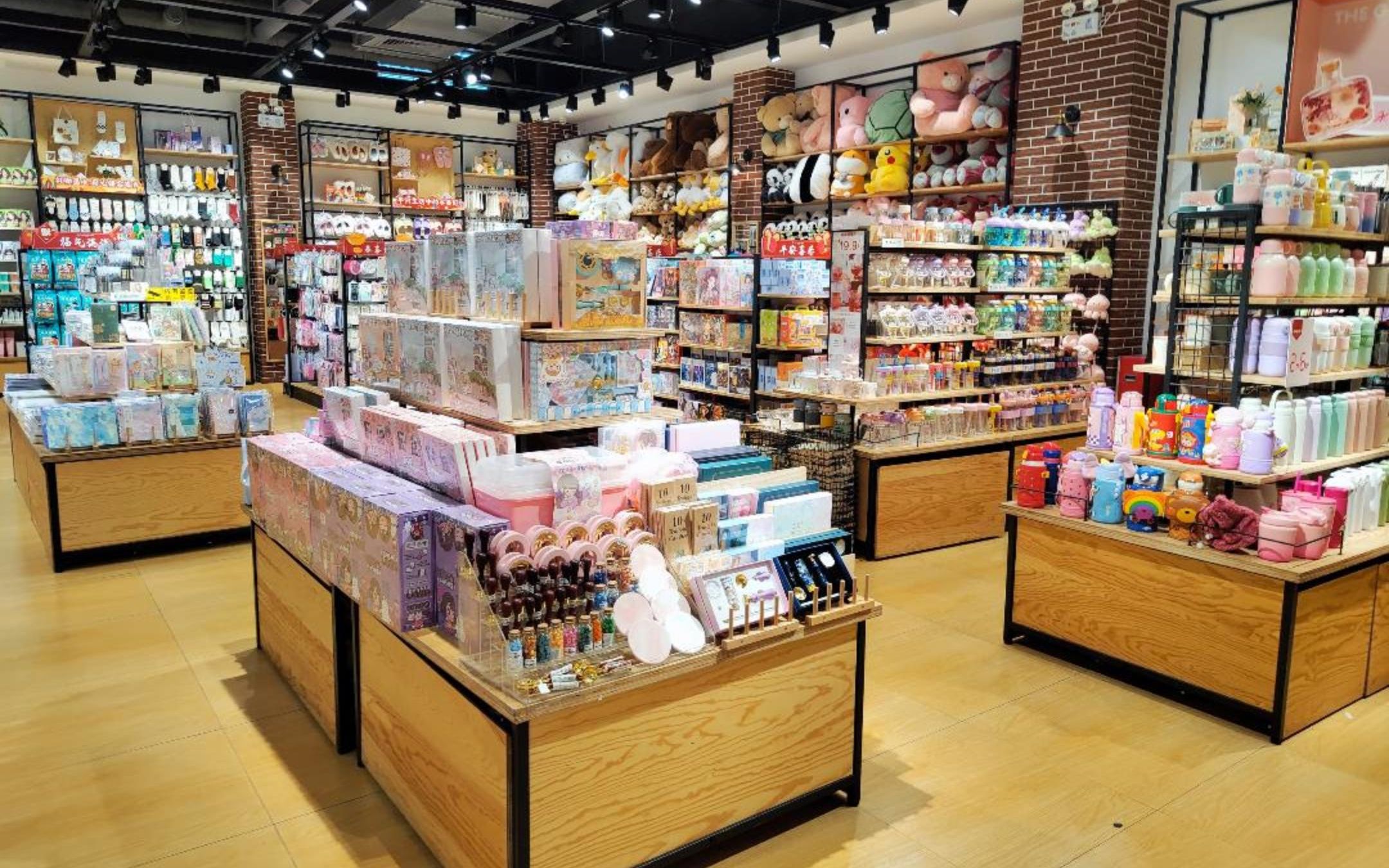 160平精品店货架整店定制设计
