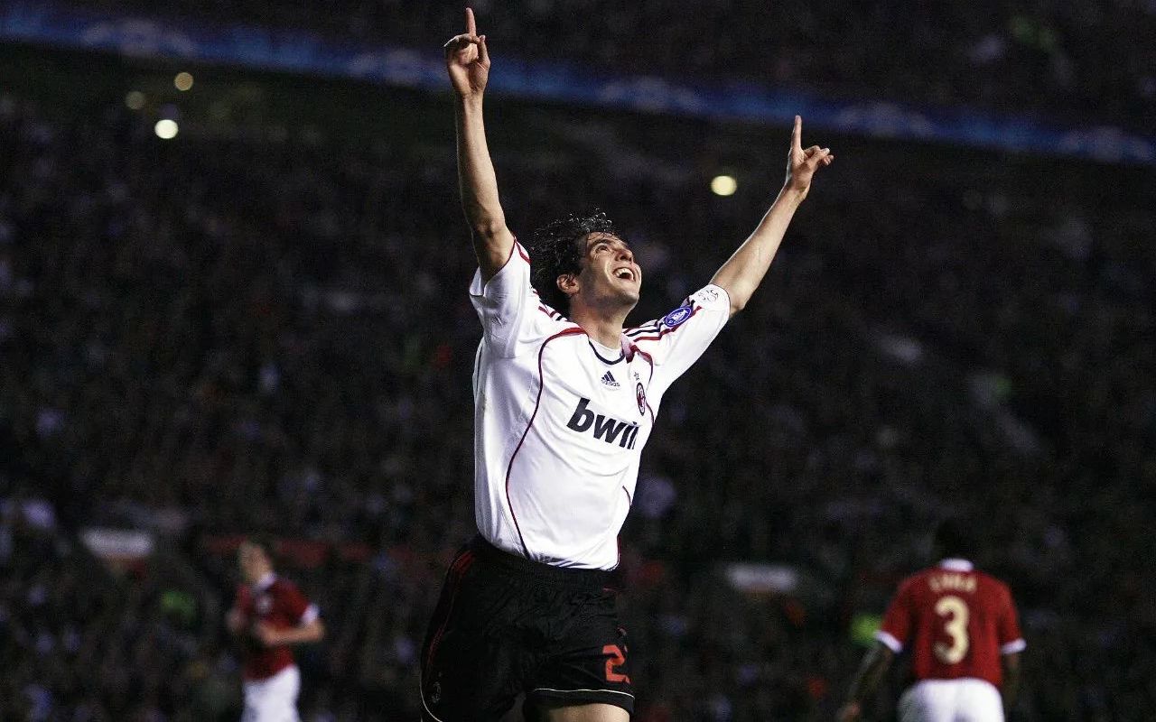 欧冠经典神作!12年前卡卡连扛3人破红魔 老特拉福德安静了