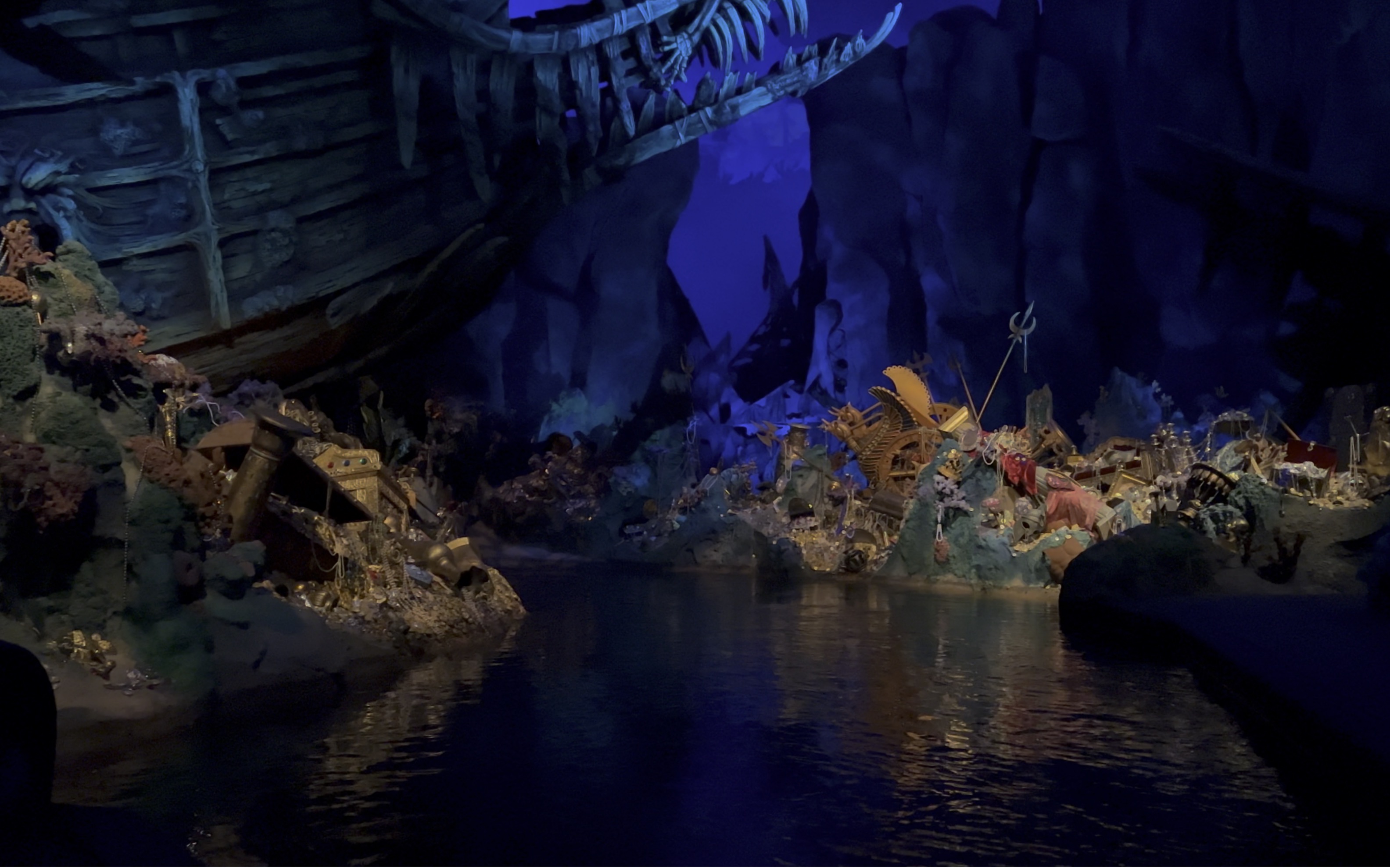 一镜到底迪士尼加勒比海盗——沉落宝藏之战,感受一下裸眼4d的魅力吧!