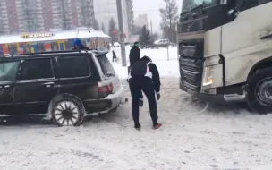 Скачать видео: 这就是我们需要斯巴鲁的原因——冬季随叫随到的流动拖车！ 1080p