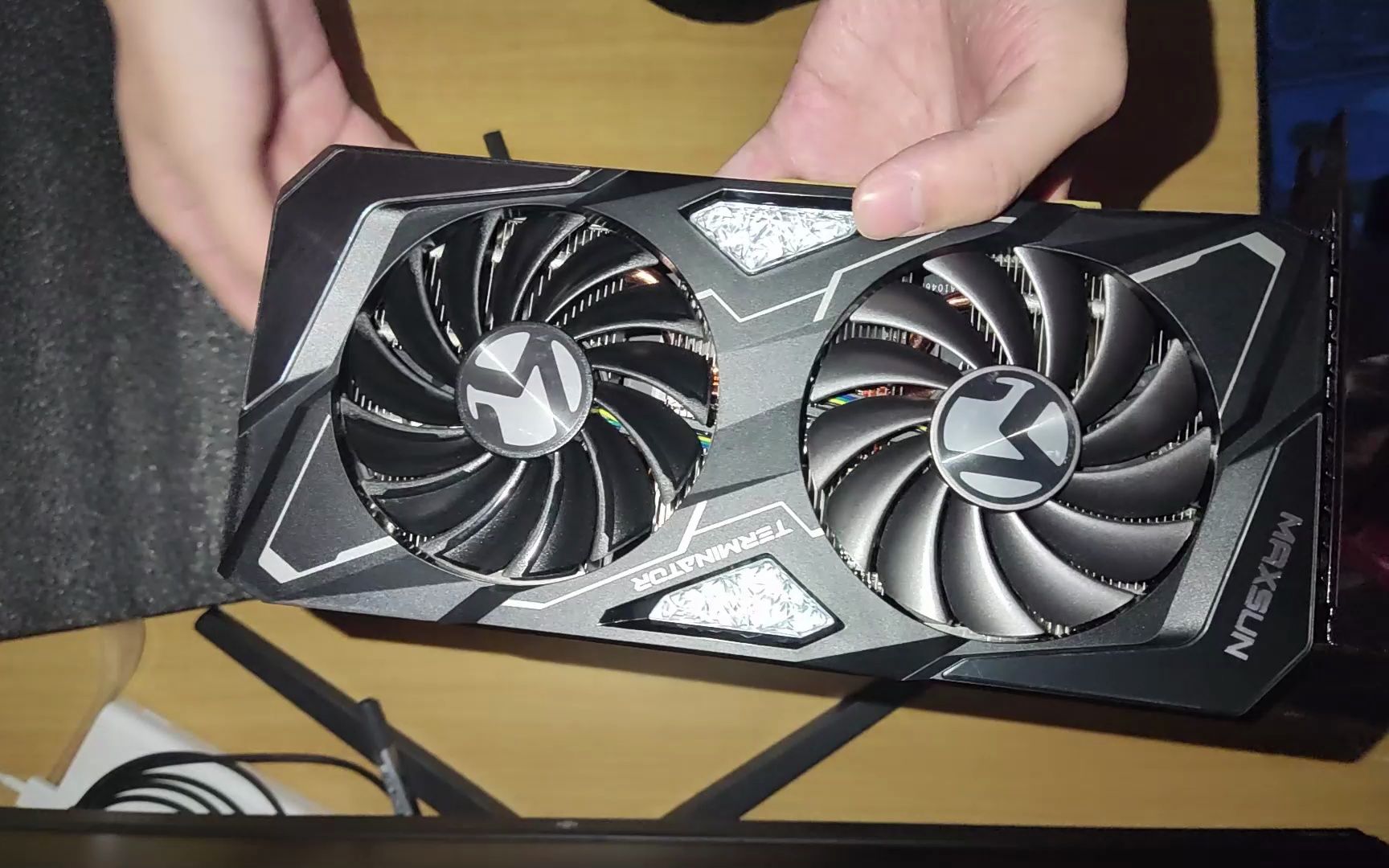 铭瑄3060终结者12g版本显卡开箱