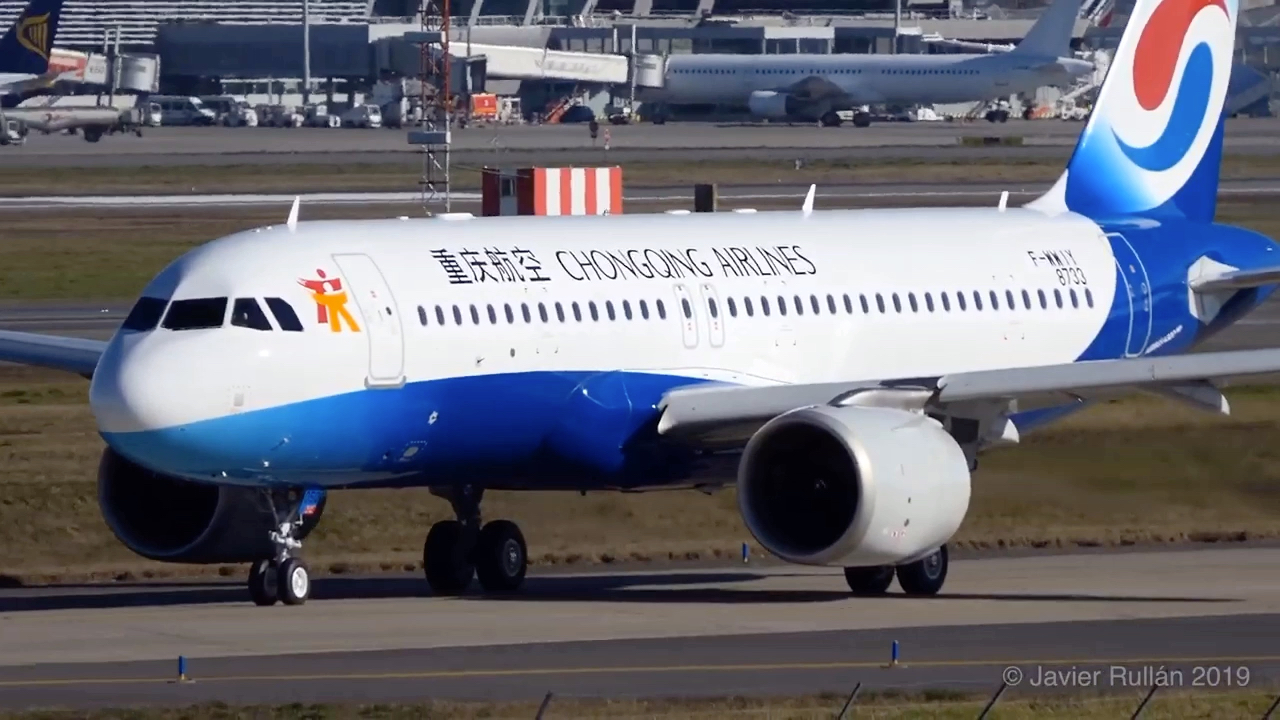 重庆航空a320neo客机在法国图卢兹进行测试.