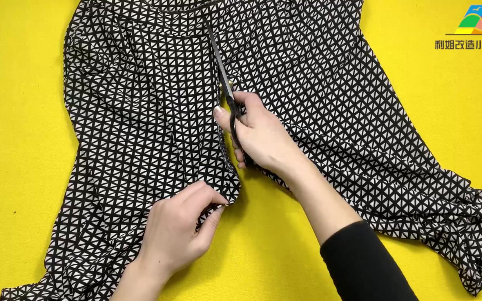 旧裤子别扔3分钟手把手教你改成新裙子过年逛街再也不怕撞衫