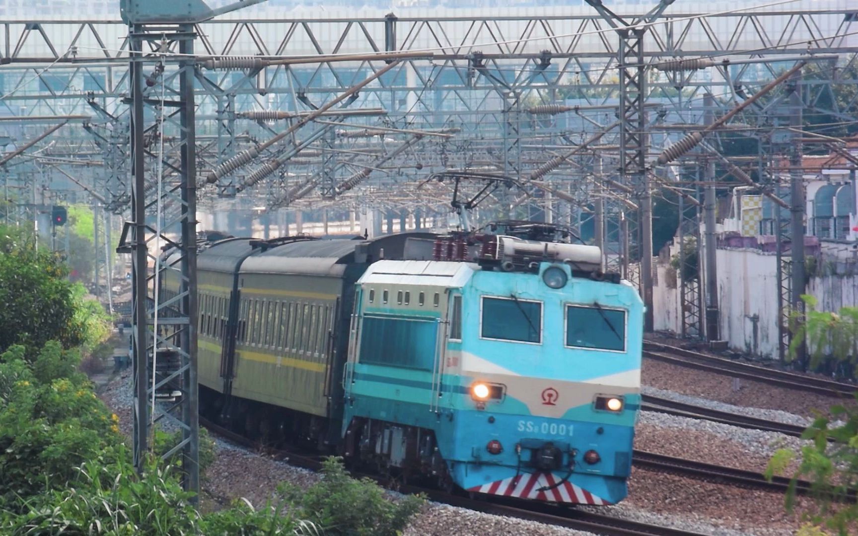 中国铁路第一速一台自带音效的机车偶遇ss80001担当k1208