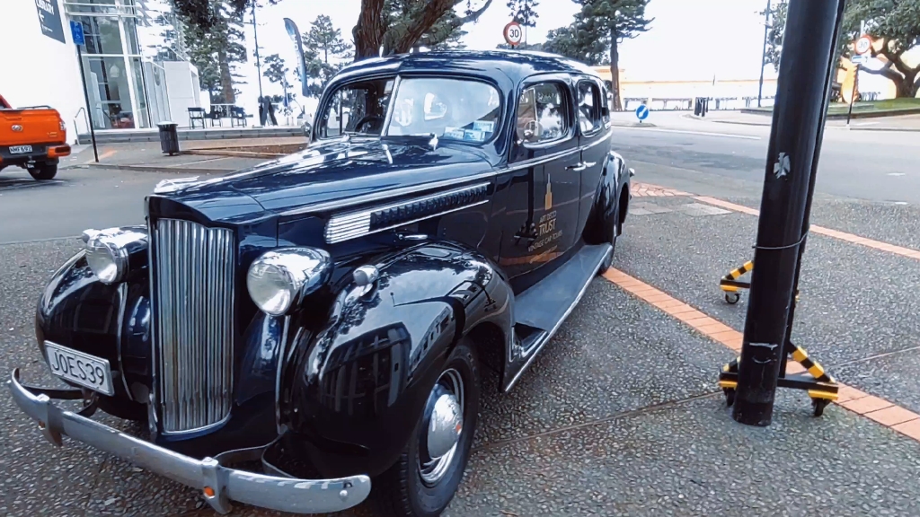 内皮尔复古老爷车城市环游之旅