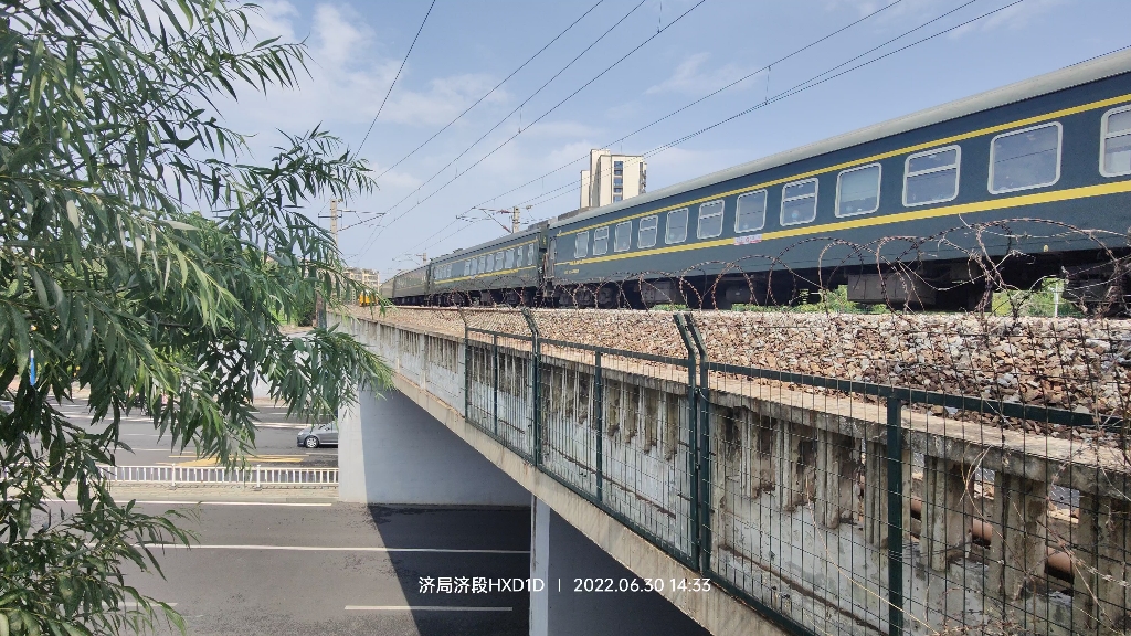 火车视频 k15通过泰安易初莲花_哔哩哔哩_bilibili
