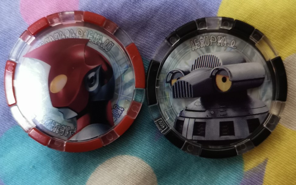 泽塔奥特曼扭蛋勋章:洁癖超人哉阿斯&令和萌物赛文加勋章加把玩_哔哩