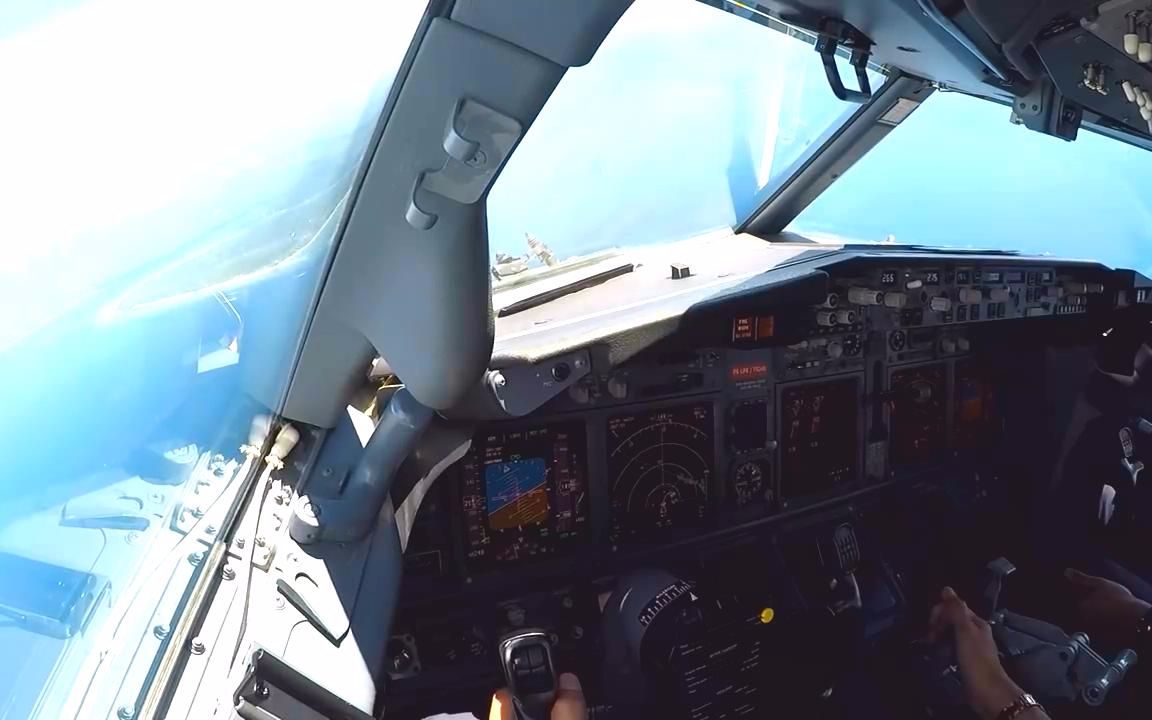 飞机座舱 空中第一视角进入巴厘岛美不胜收 降落登巴萨国际机场_哔哩