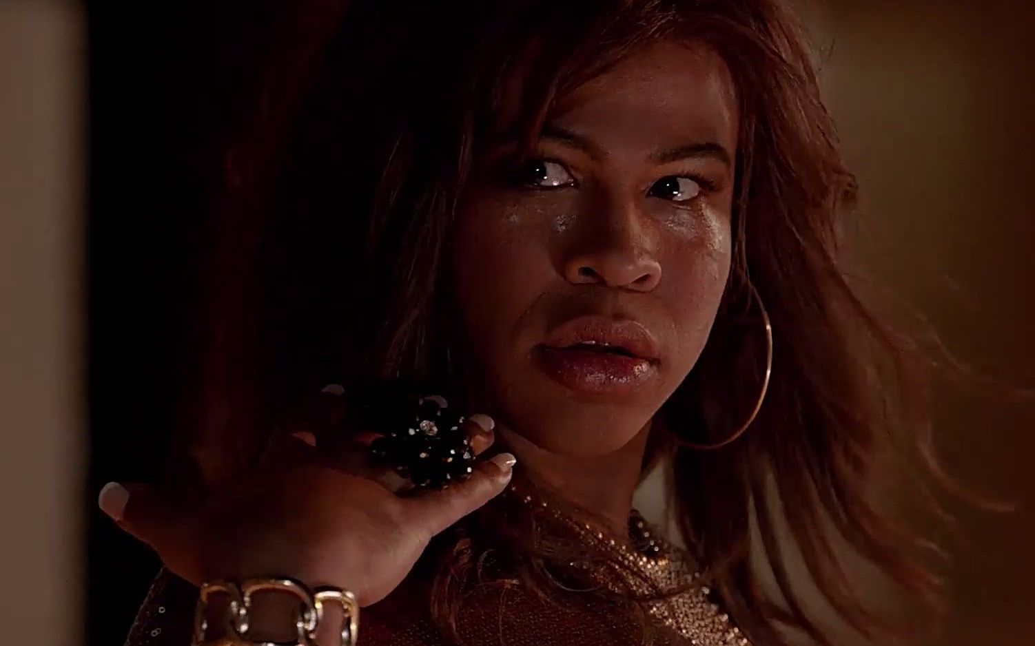 安追每次想放弃时咪根的眼神都让他欲罢不能