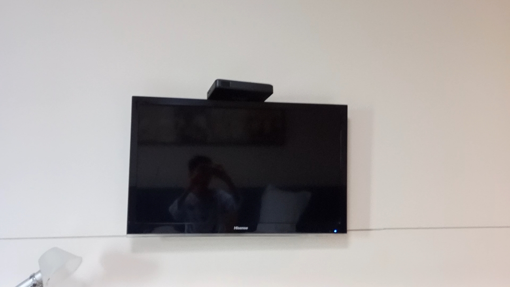 锦江之星酒店的海信电视开机.