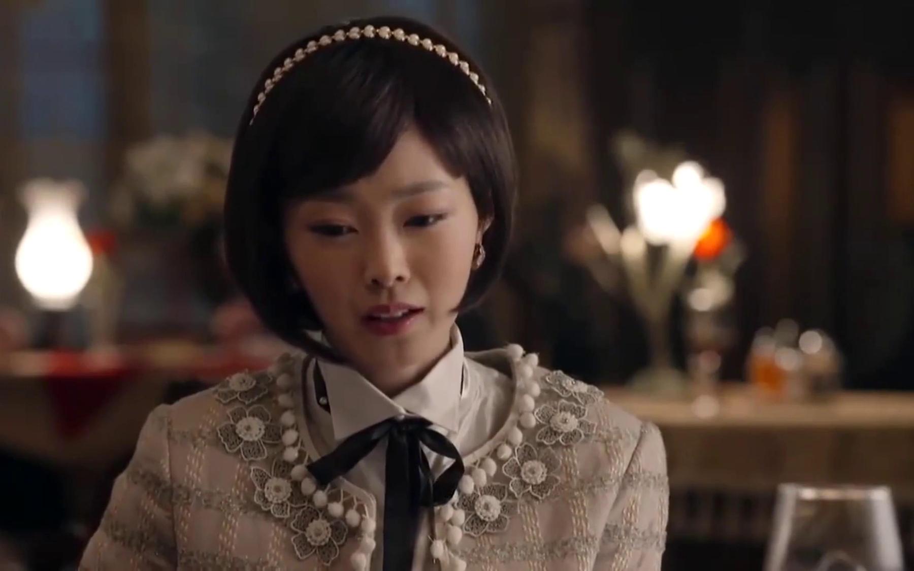 英雄祭:女特务在小伙酒里下毒,特工弯腰一瞬间,马上调换酒杯