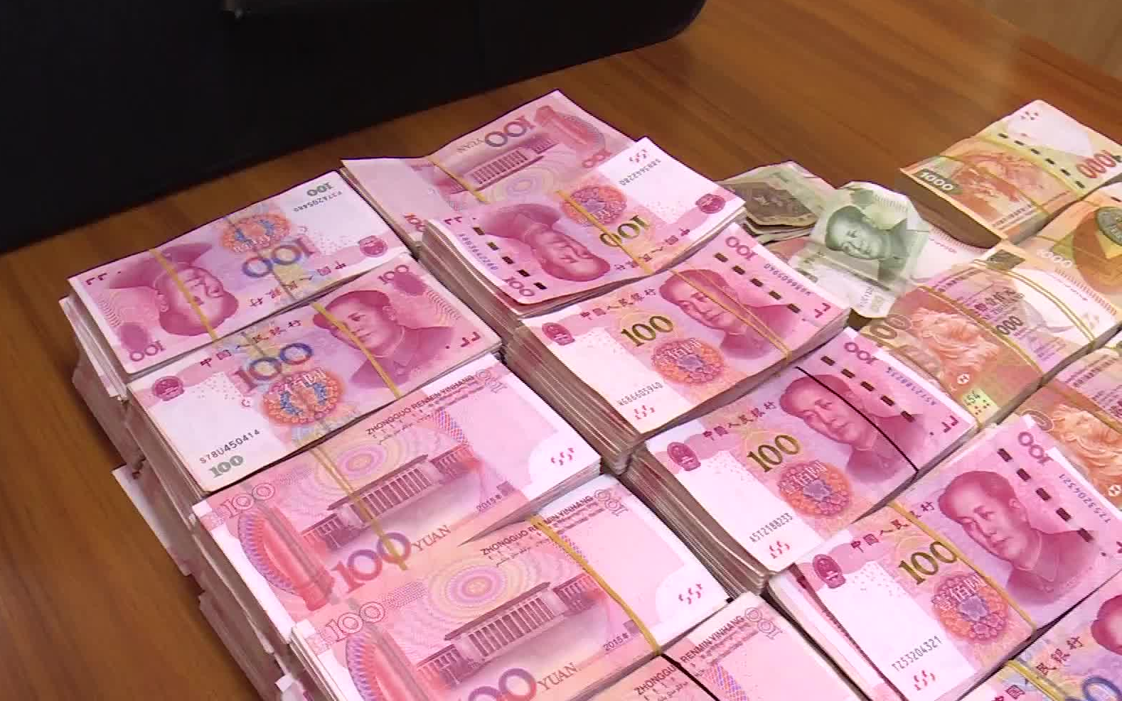 特大盗窃案告破 南京警方追回现金赃款近2000万