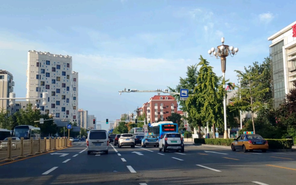 早晨六点半的唐山市建设路建华道