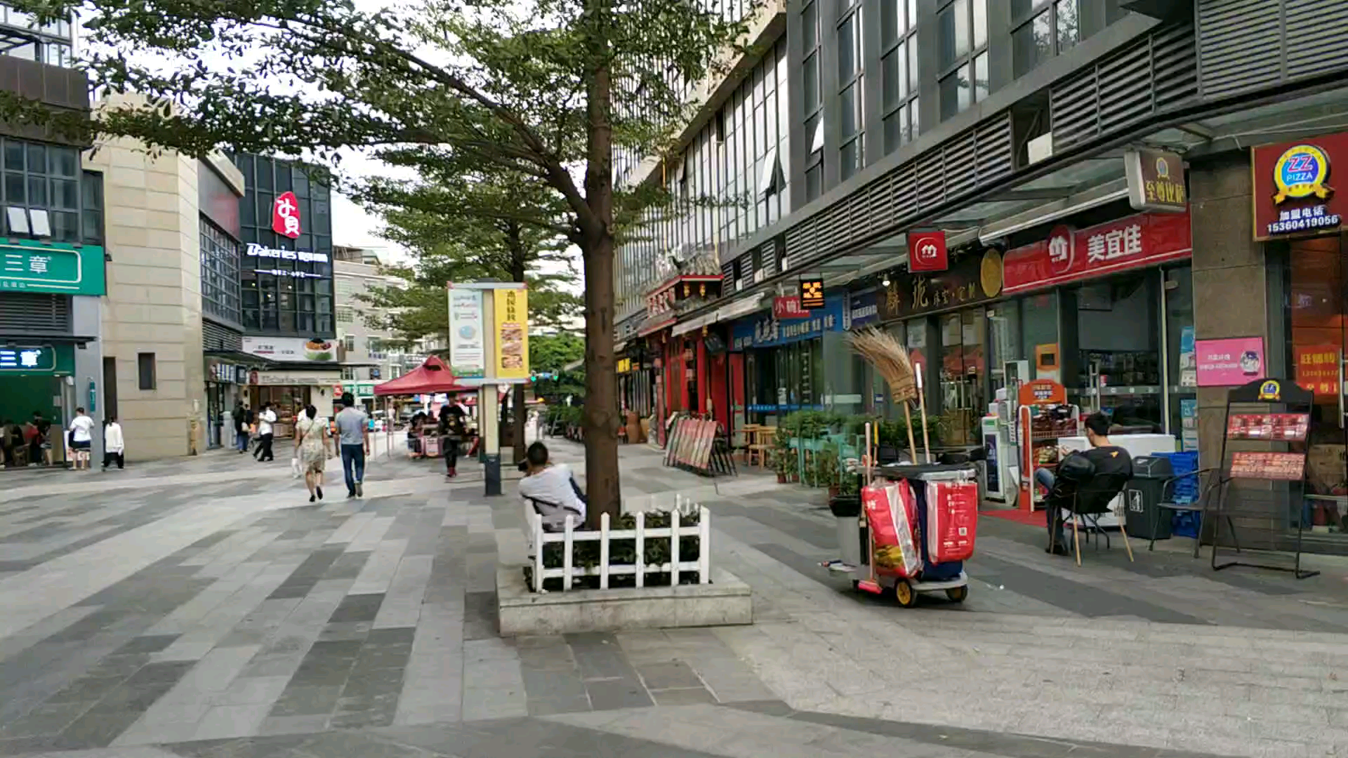 萝岗香雪地铁站上盖,美食一条街_哔哩哔哩_bilibili