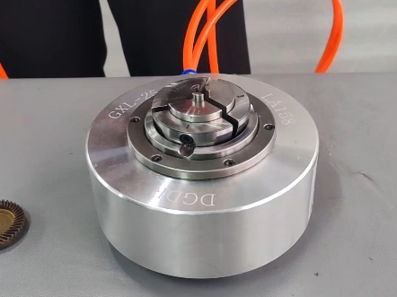 大行程气动回转夹头,张开行程2.