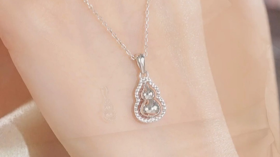 周六福pt950铂金吊坠女款b042,白金葫芦造型,寓意福禄双全,适合生日