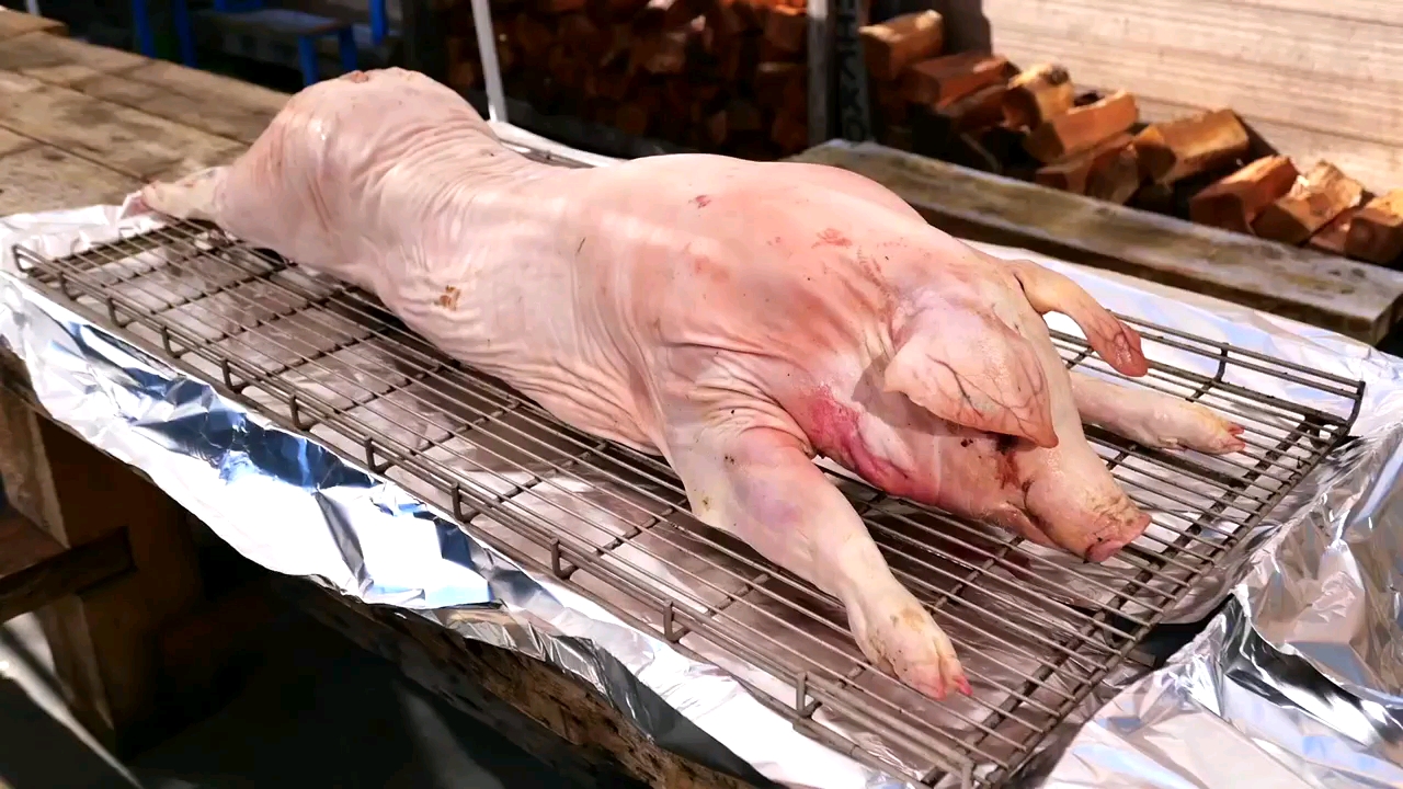 【油管搬运】美国美食 整只猪烧烤 布鲁克林 纽约