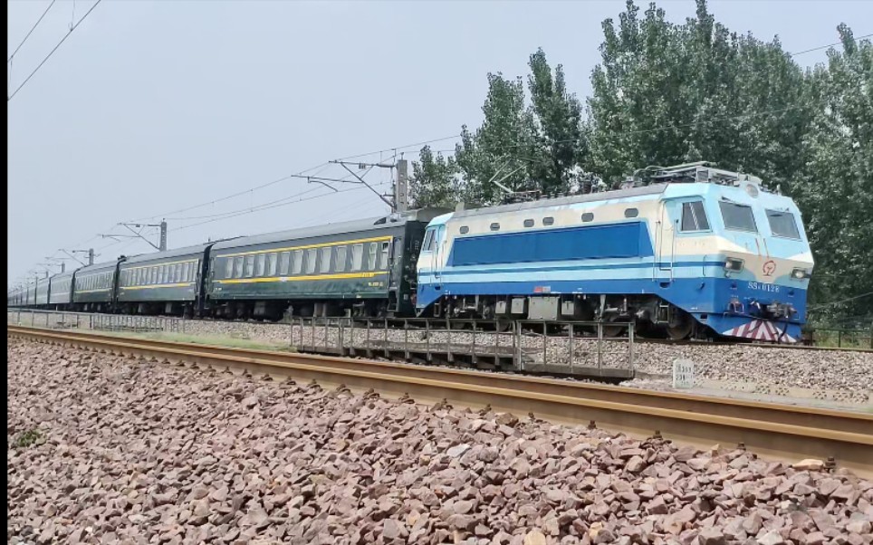 [焦柳铁路]郑局郑段ss8-0128牵引客车通过,列尾附挂溜轴25b