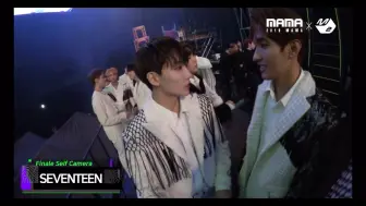 Télécharger la video: SEVENTEEN-2019 MAMA 后台花絮