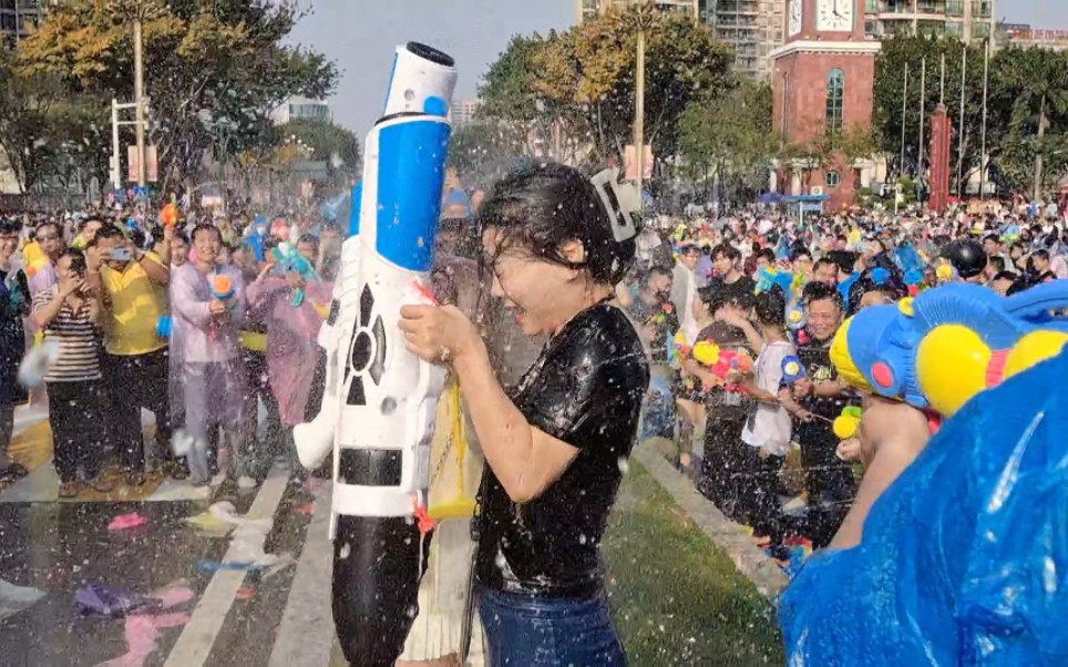 东坑镇泼水节图片