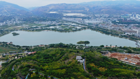 [图]红河开远幸福大草原凤凰湖公园航拍，视频素材：画视记官网