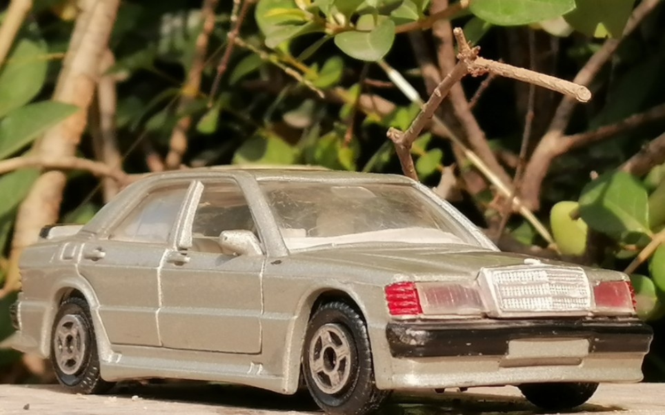 古董经典奔驰模型—corgi 1/36梅奔190e 2.3 16塑料轮胎版