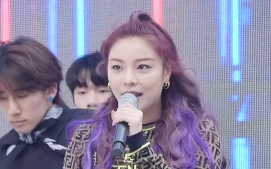 [图]Ailee - Room Shaker 明洞路演直拍 190705