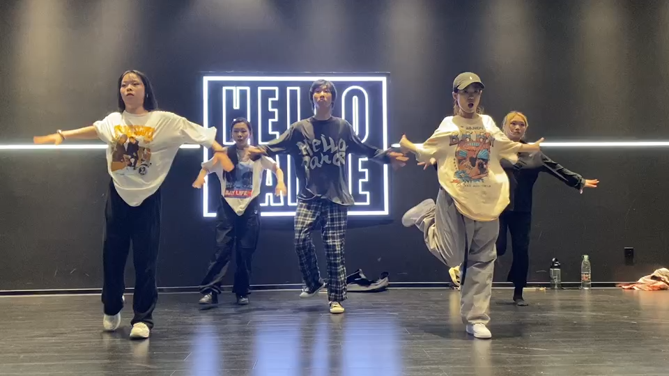 【hellodance】连续跳七个半小时不吃饭最后一节课脑袋究竟可以木成