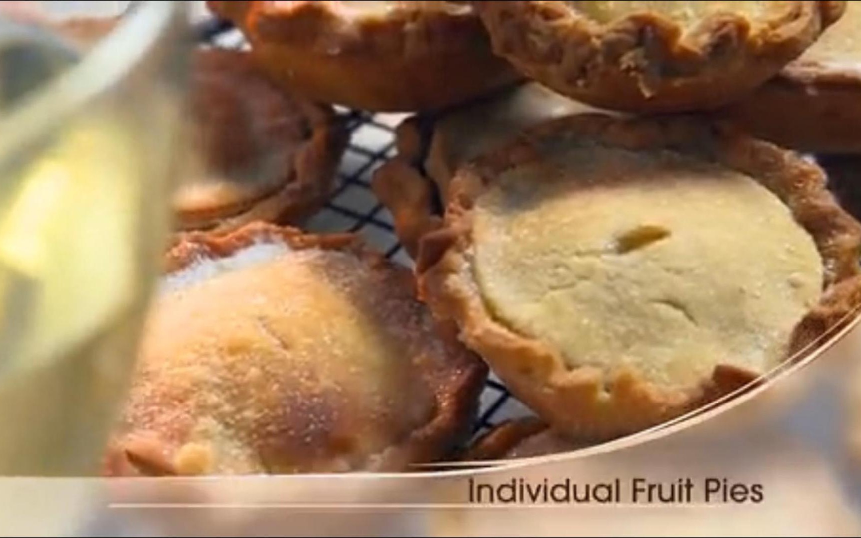 [图]独特的水果派 Individual Fruit Pies