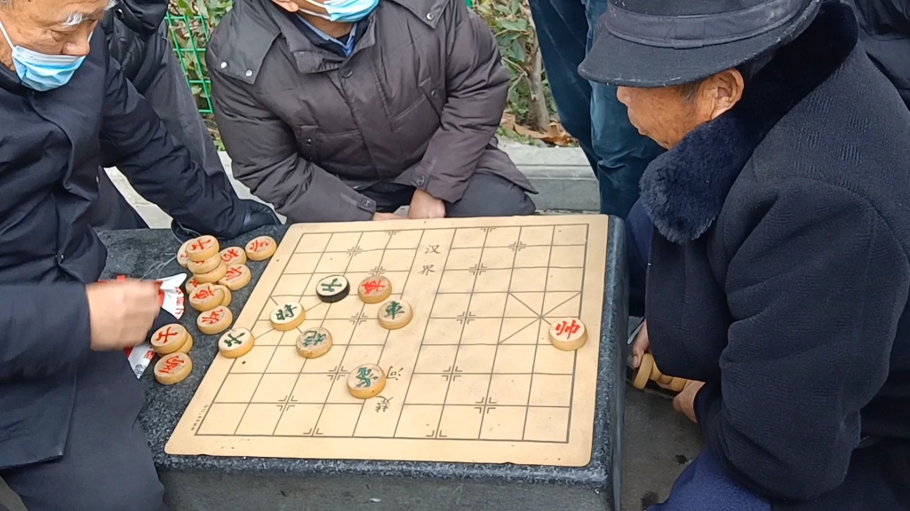 今日最爱街头象棋围观