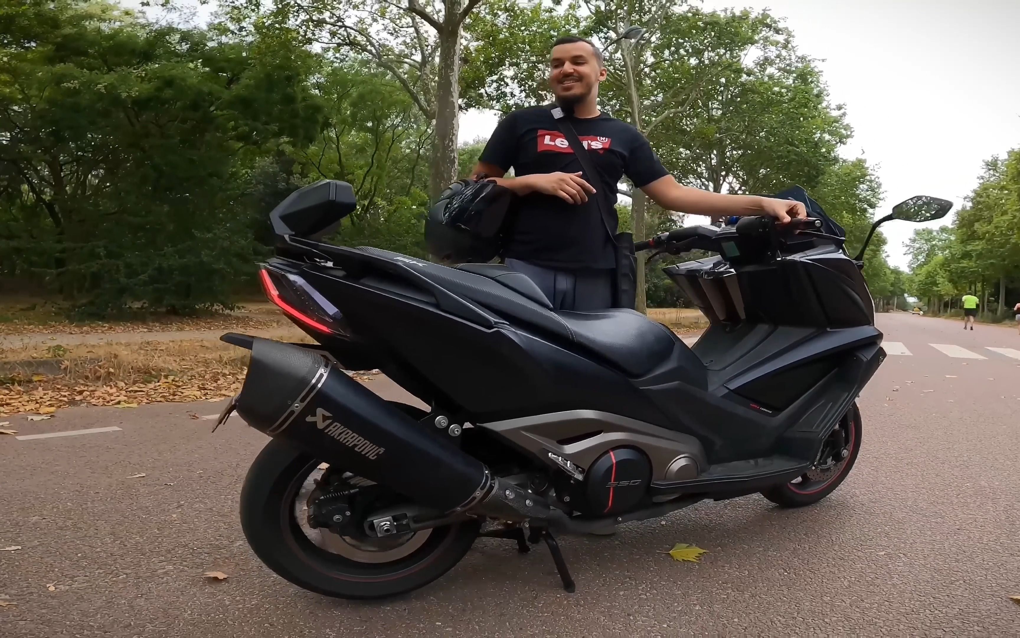 ckd版光阳ak550,双缸水冷动力强劲,售价只有tmax560的一半