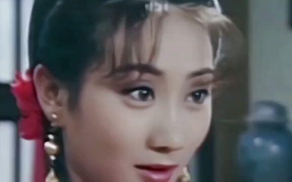 有着"小张敏"之称的李颖,凭借谢小玉一角,大放异彩,她的扮相很有少女