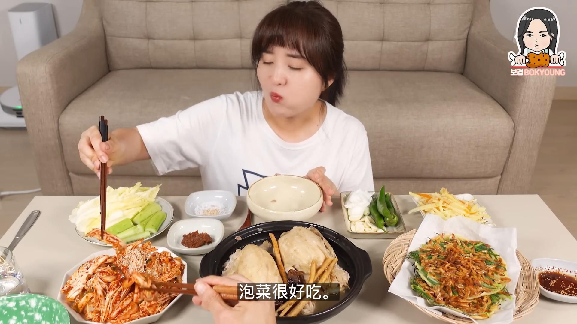料理吃播:)参鸡汤里放满青阳辣椒的鱿鱼饼,栗子白菜生拌菜,点心
