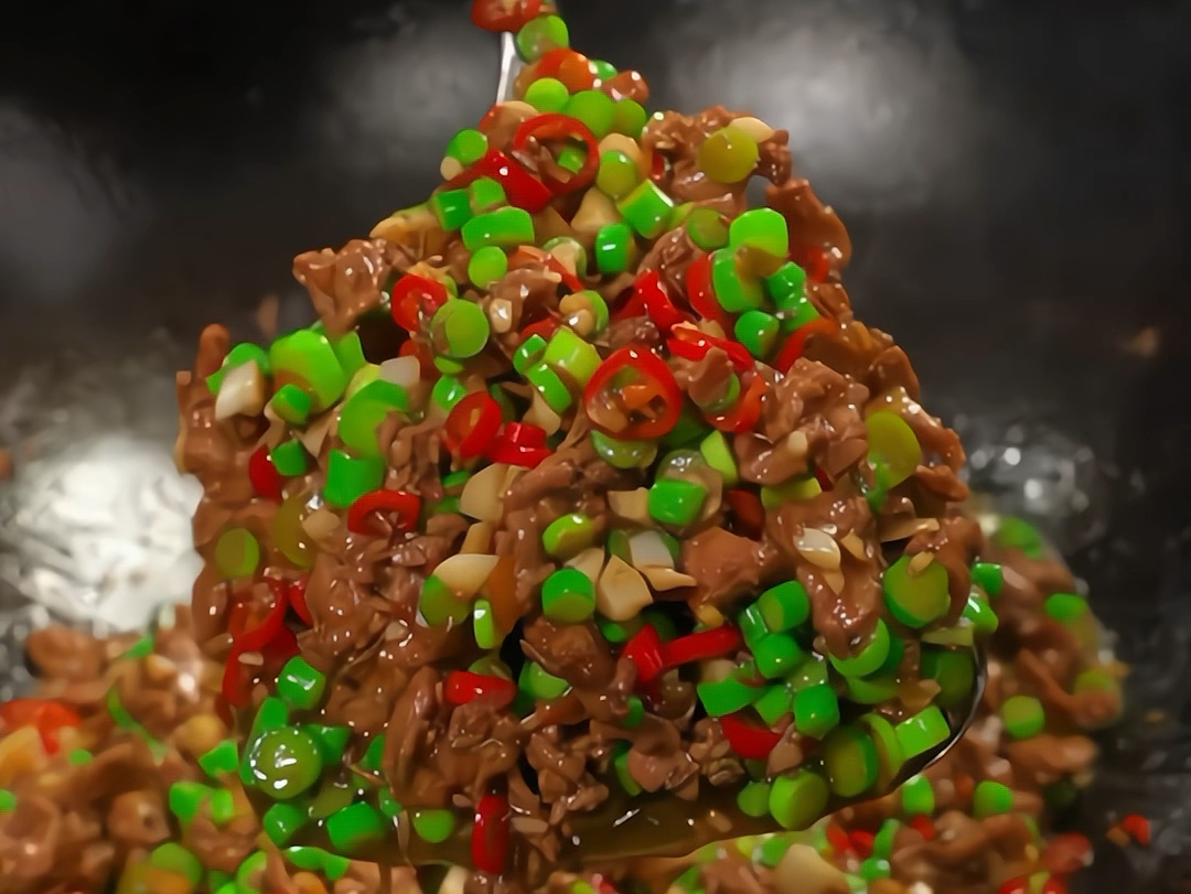 分享一个做法简单还非常好吃的孜然牛肉,做这个菜你们一定要煮点米饭