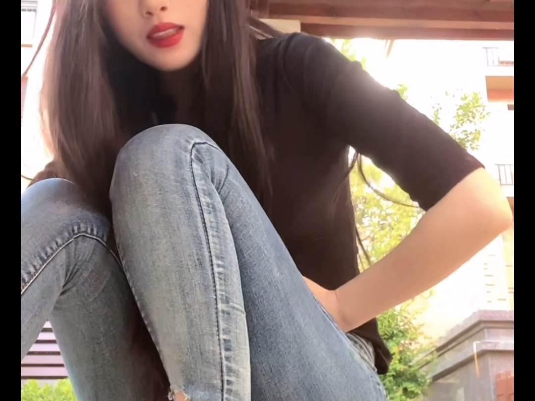 极品牛仔裤美女肚子疼,本来可以多看一会,直播间一群开黄腔的给气走了