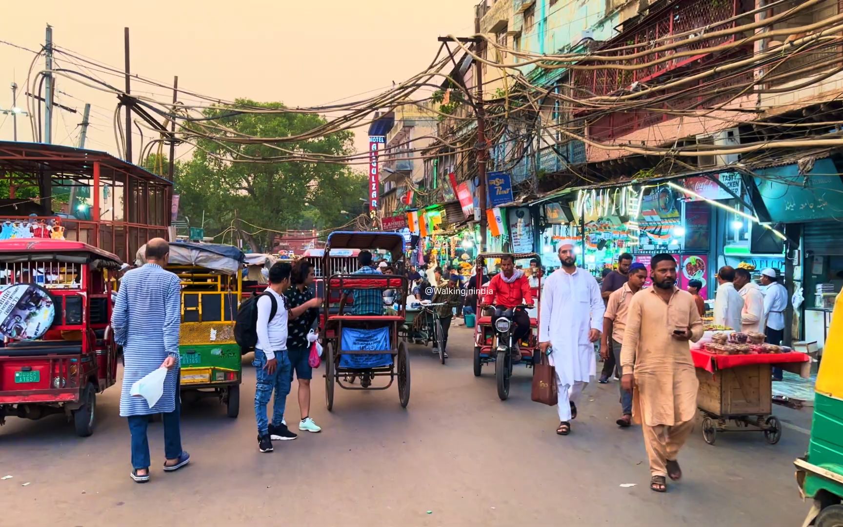 印度首都德里的meena巴扎边走边拍,人山人海