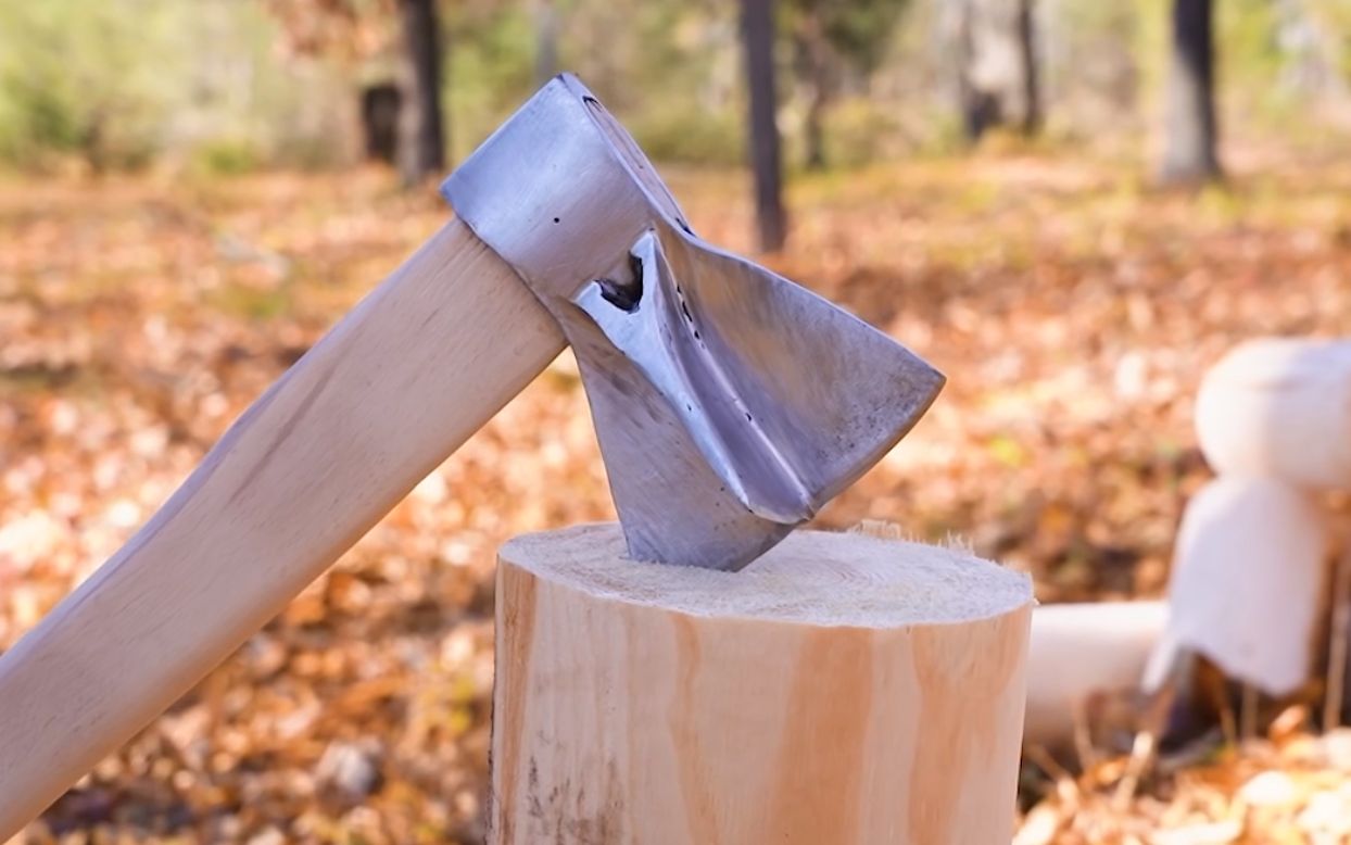 国外小哥制作的十字斧