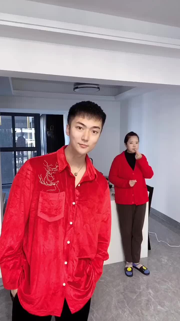 大年初一拜大年春暖中国红红火火拜大年手势舞抖音小助手2021